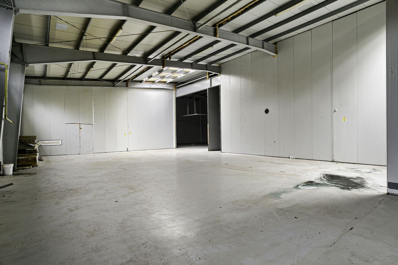 Hala industriala de inchiriat în Arad, 2.744 m², acces TIR și auto - Poză 4