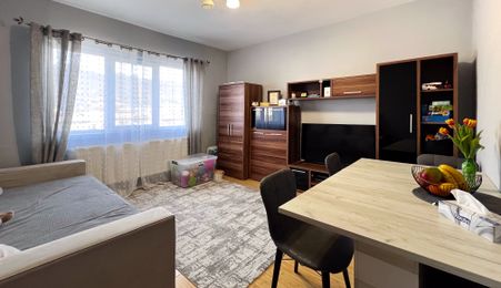 De vanzare 2 camere | etaj 1 | zona Pronto.