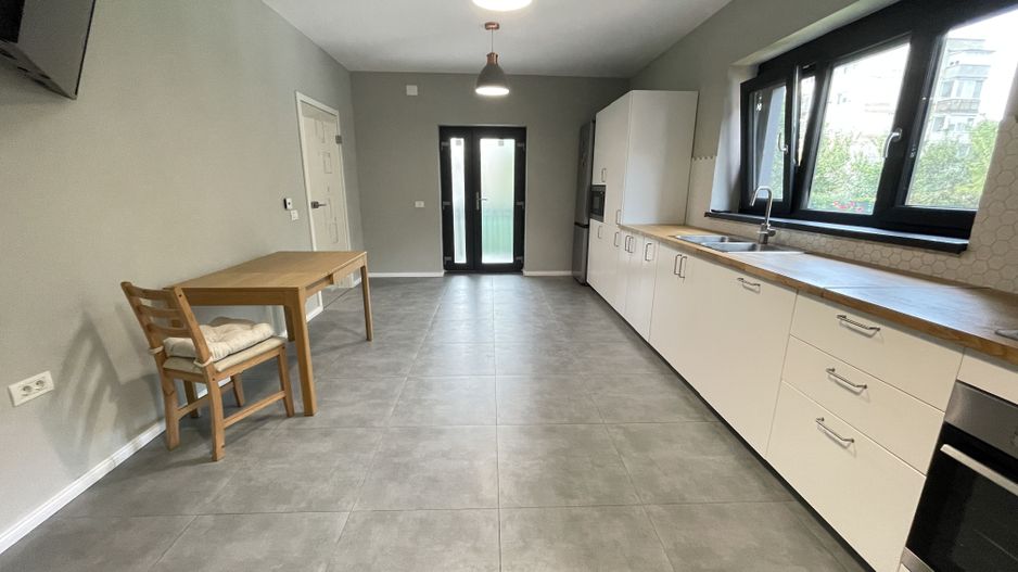 Casa spatioasa,amenajata in zona Lipovei - Poză 4