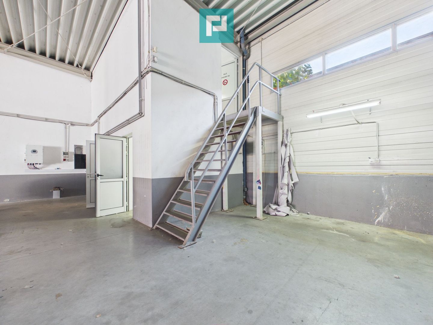 Birouri 102mp + Hală 290 mp în Micălaca - Poză 12