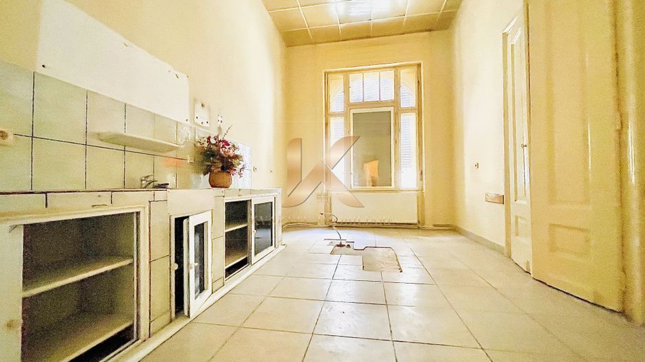 Apartament deosebit cu istorie,  2 camere Palatul Bohus (Centru). - Poză 4