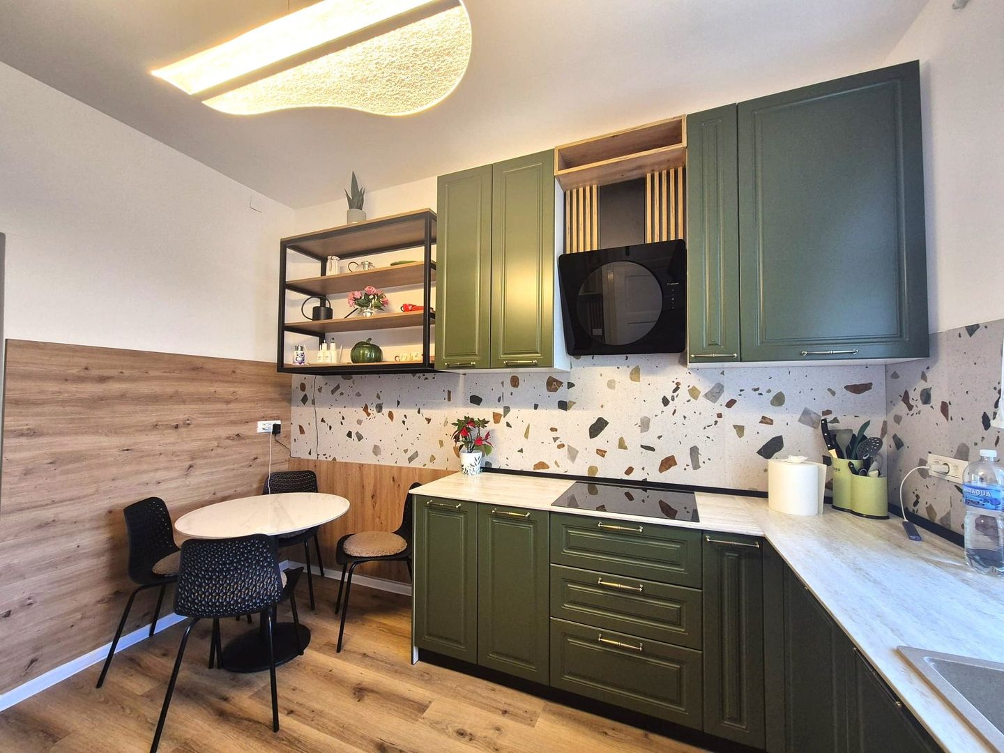 Piața de Miercuri, casă singură în curte, renovată 2025 - Poză 11