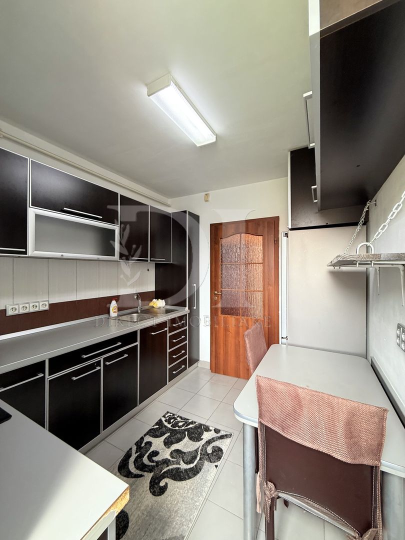 Apartament cu 3 camere decomandate / etaj intermediar - Poză 3