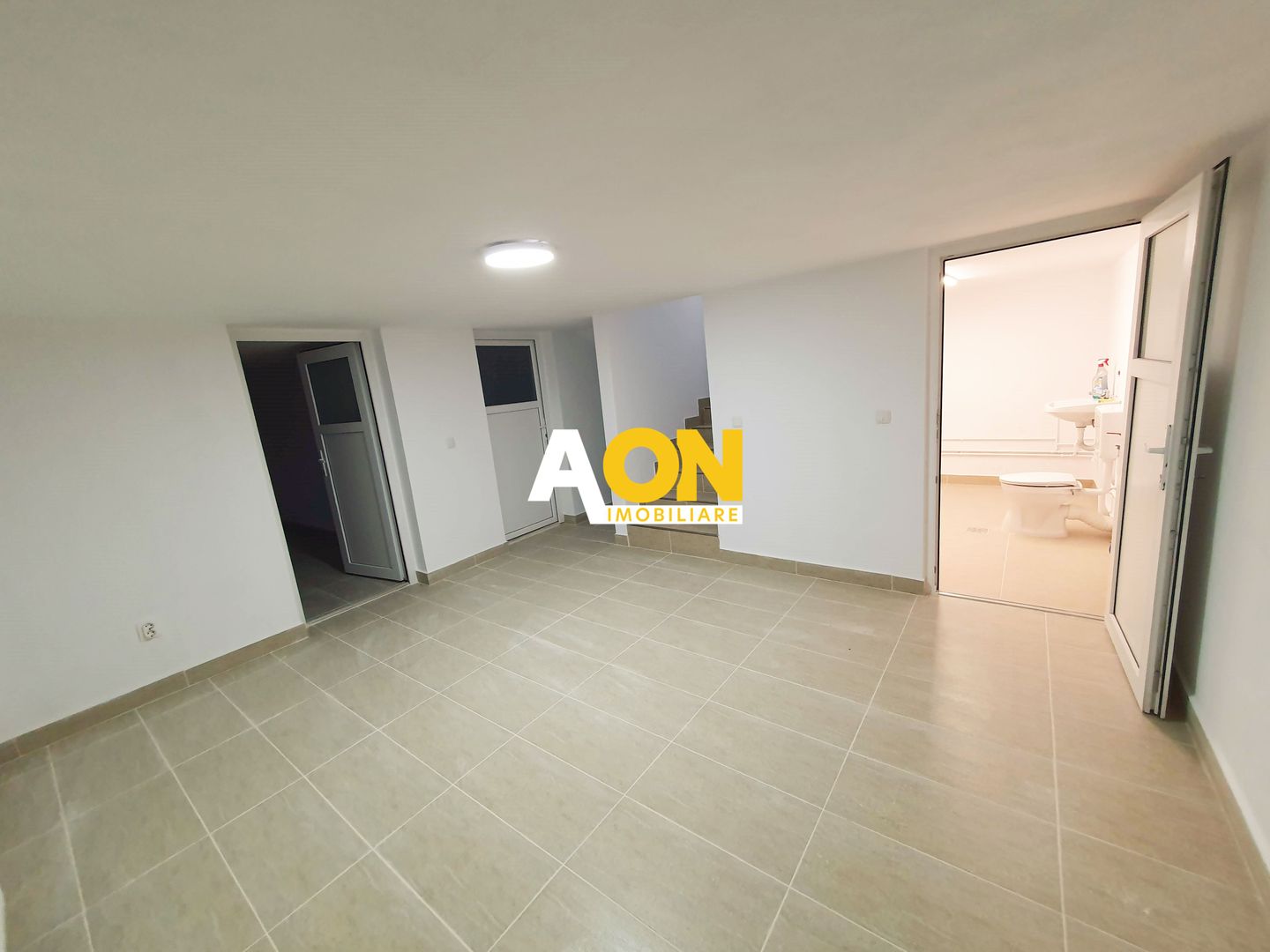 Casa D+P+M.  450 mp teren, 5 camere, garaj, pretabila pt. birouri - Poză 18