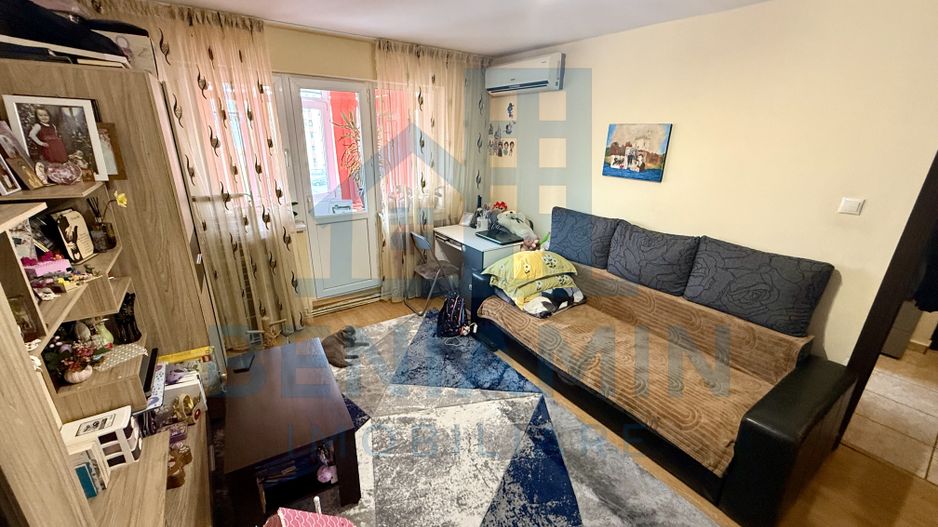 3 camere - etaj 3 - 52mp - renovat - centrala - apa - Craiovita Noua - Poză 2