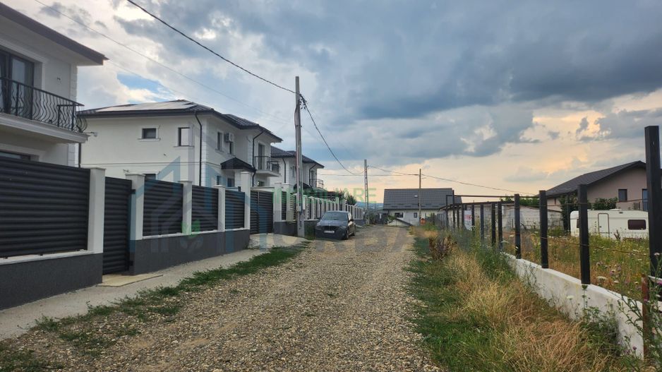 Teren intravilan de vânzare în Vișan, 870 mp, ideal pentru 2 case individuale sau duplex - Poză 1