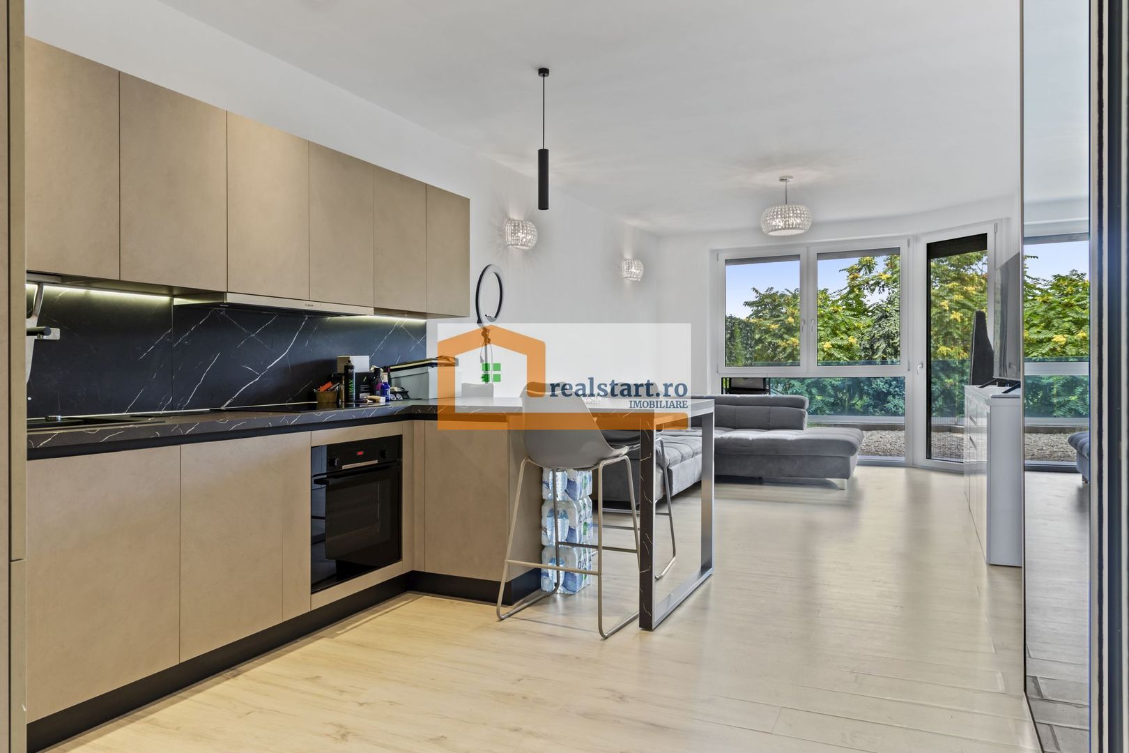 Parter Inalt, Terasa 38mp, vedere catre parc si lac, mobilat si utilat, ROI 6,5% - Poză 2