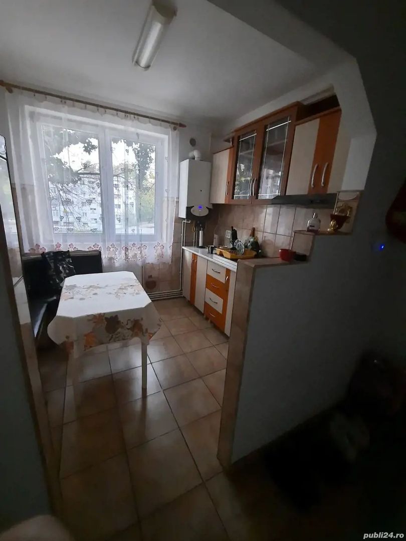 Vând apartament 2 camere semidecomandat în Satu-Mare - Poză 1