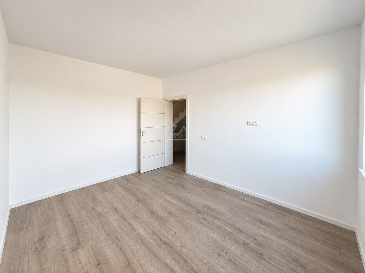 COMISION 0! Duplex finalizat cu 5 camere si 3 bai. Panouri solare. - Poză 6