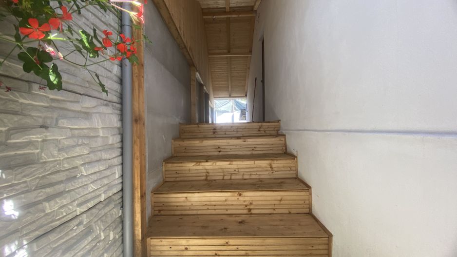 Gata de locuit! Vanzare casa cu 5 camere in Priboiu, com.Branesti - Poză 13