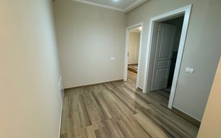 Curte proprie. Loc de parcare. Strada asfaltata - Poză 3