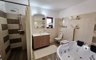 1/2 Duplex, 4 camere, mobilat, utilat, 230 mp teren, zona Lipoveni - Poză 14