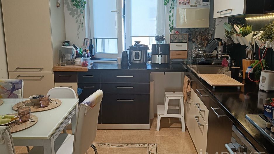 Apartament în Andrei Mureșanu – cu parcare & boxă - Poză 3