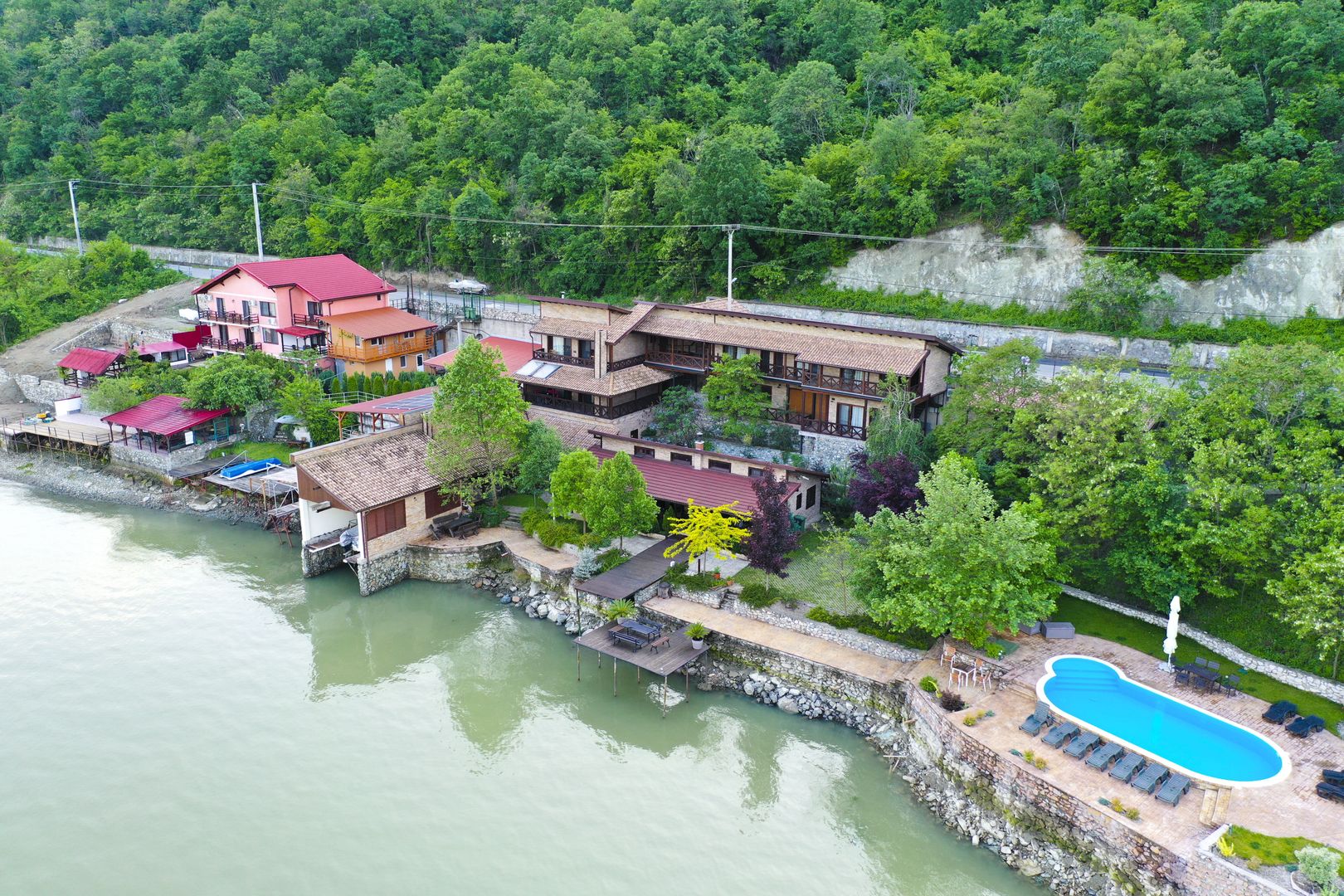 Pensiune de Lux pe Malul Dunării în Dubova - Poză 28