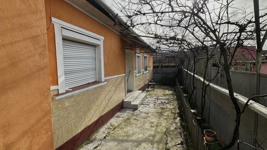 Casa cu teren de 331 mp Velenta - Poză 1