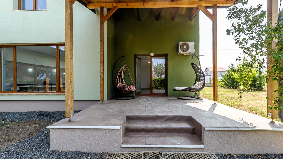 REDUCERE Casă nouă, spațioasă, în cartierul rezidențial din Curtici - Poză 1