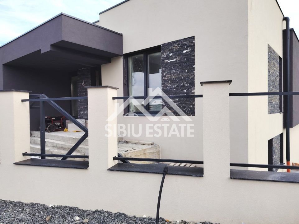 Casa Sibiu, Selimbar teren 790 mp, garaj, terase - Poză 15