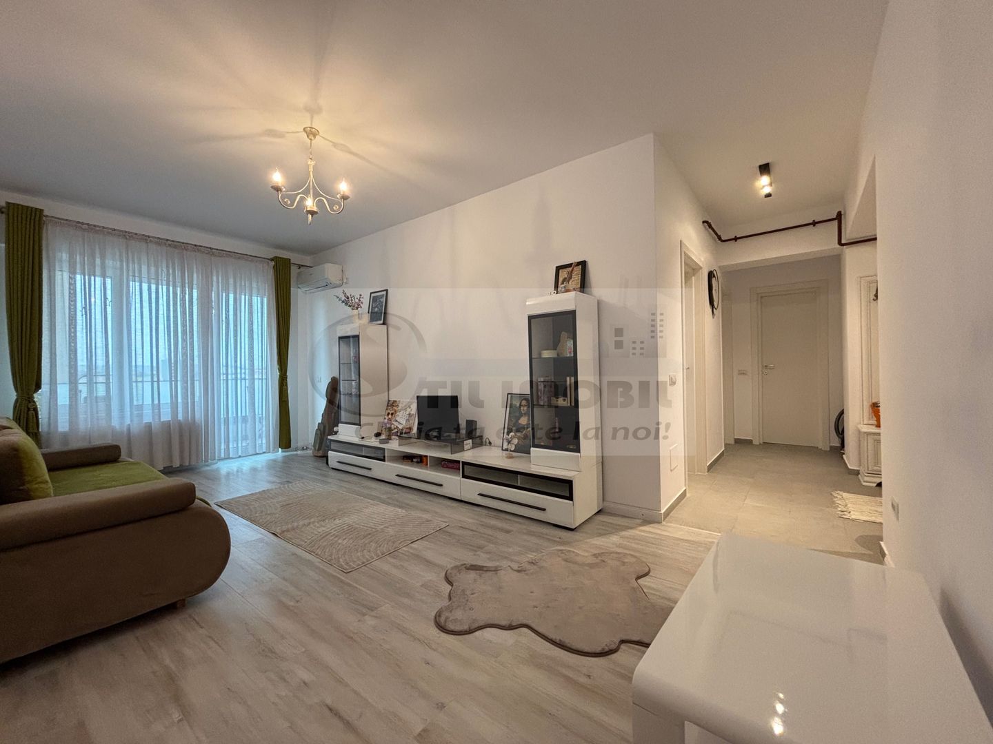 Apartament 2 Camere – Unirea Towers- 550 EURO - Parcare Inclusa - Poză 1