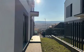 Duplex lux, de închiriat, 5 camere, parcare, curte, terasă,220mp teren - Poză 17