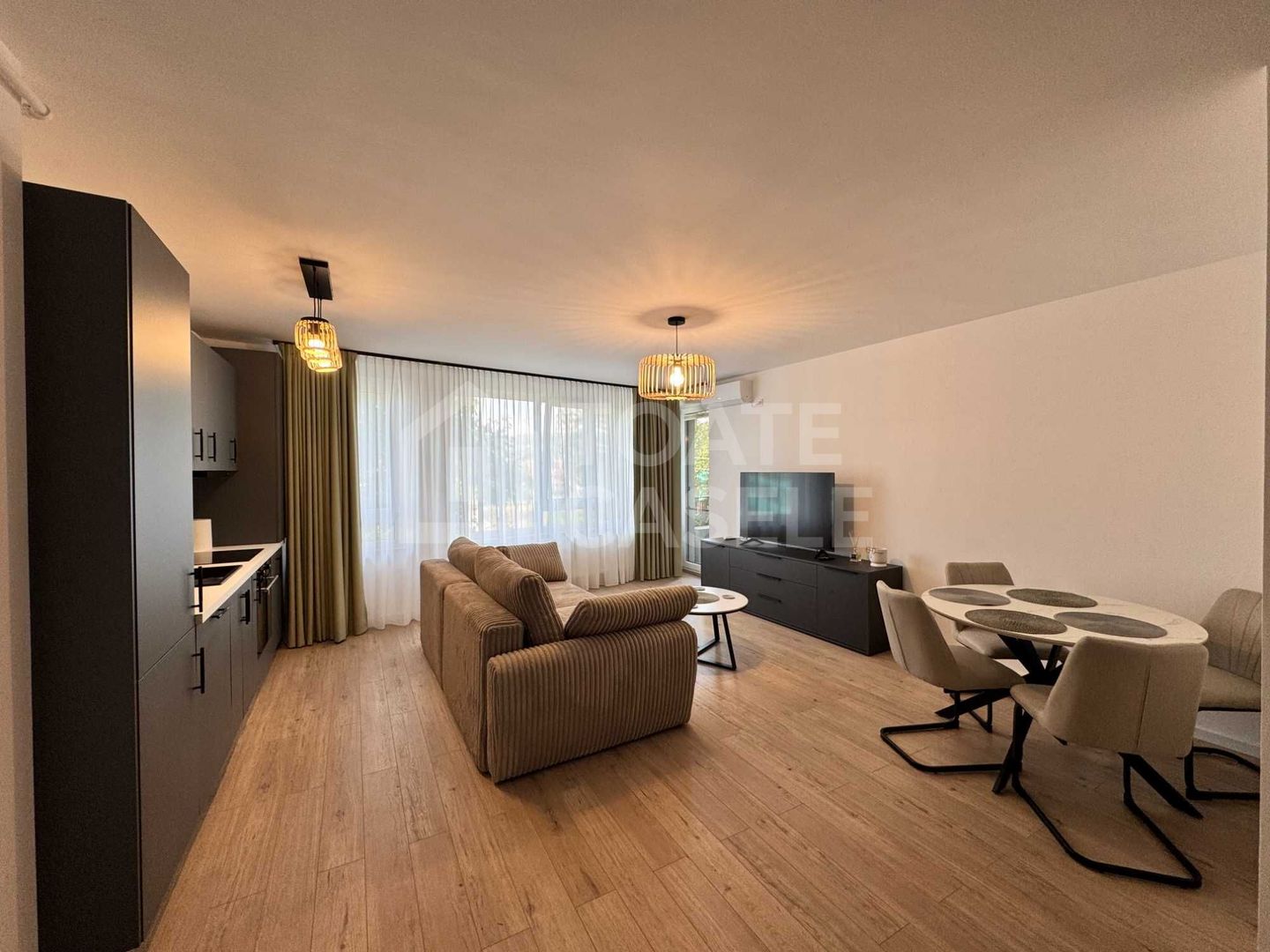 Apartament cu 3 camere, 80mp, finisat, zona Rivus Mall - Poză 1