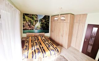 Apartament 3 camere, 2 balcoane ,parcare, zona Terra - Poză 4