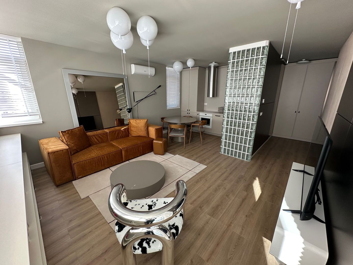 Apartament  3 camere - Poză 1