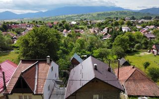 Apartament tip casă la curte, lângă pădure – Zărnești - Poză 6