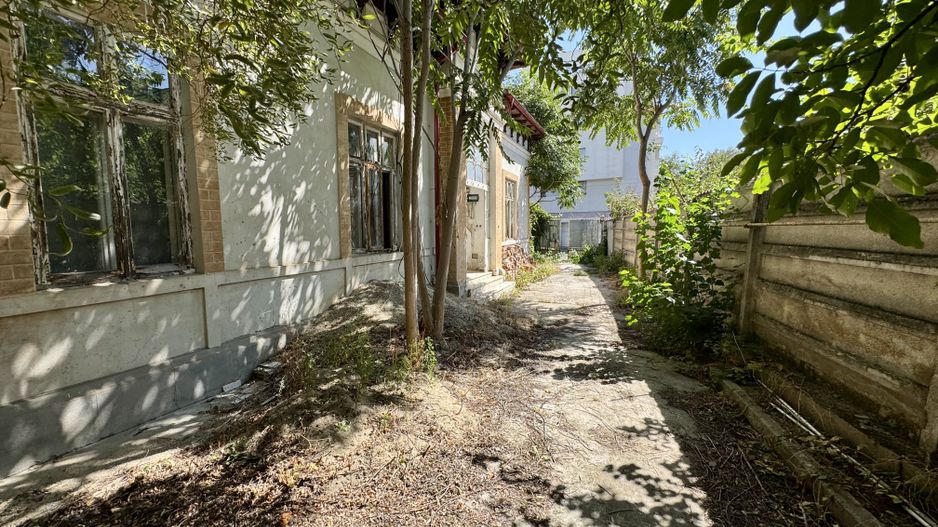 OPORTUNITATE RARA - imobil central, multifunctional, curte PROPRIE - Poză 2