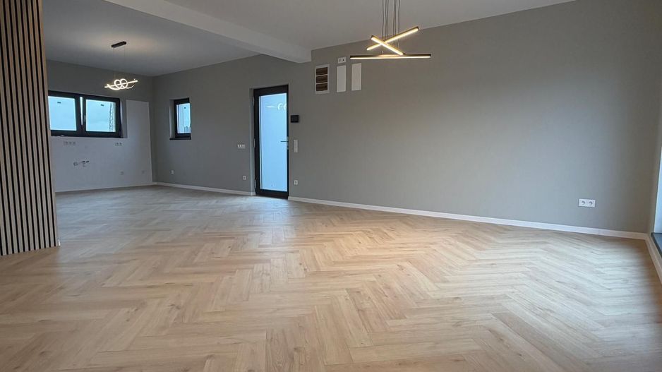 Apartament la Vila, 4 camere si gradina privata - Poză 5