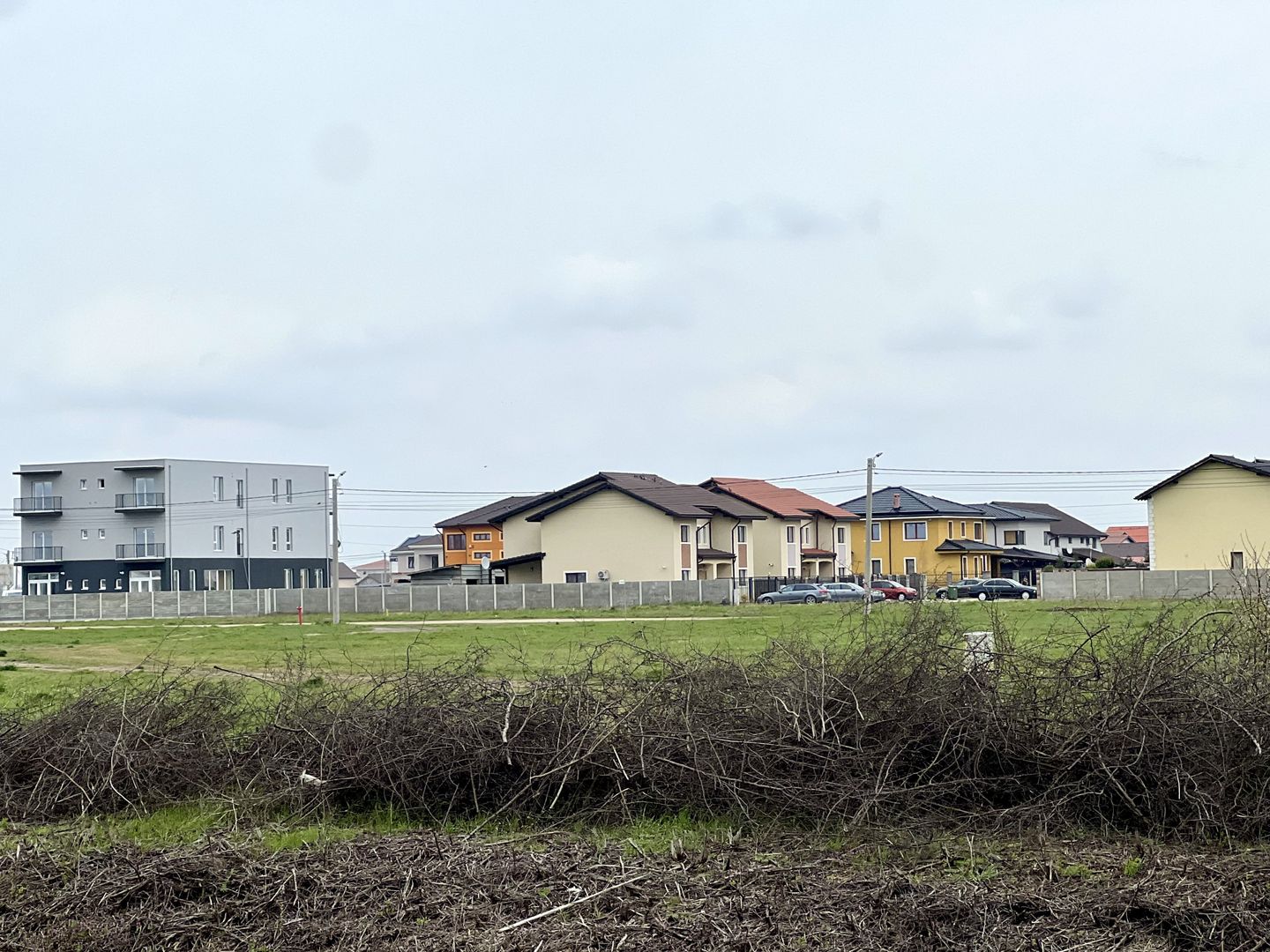 TEREN CU AUTORIZATIE DE CONSTRUIRE - Poză 3