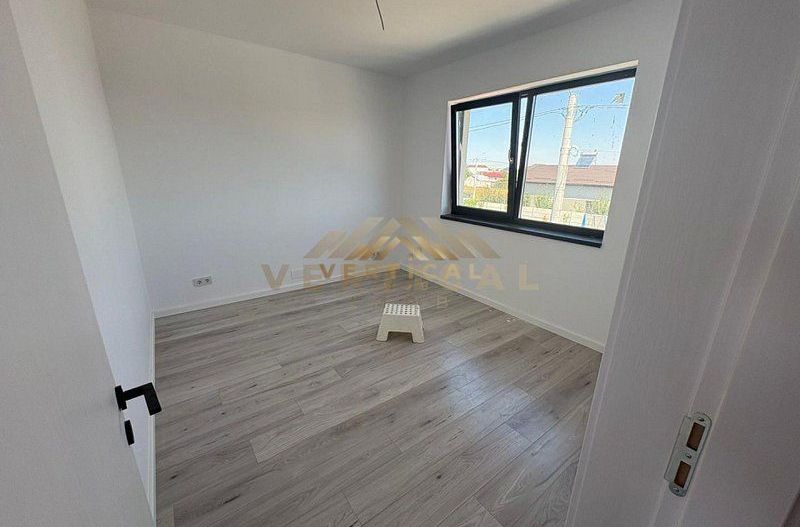 Vila la intrare in comuna Berceni - Poză 12