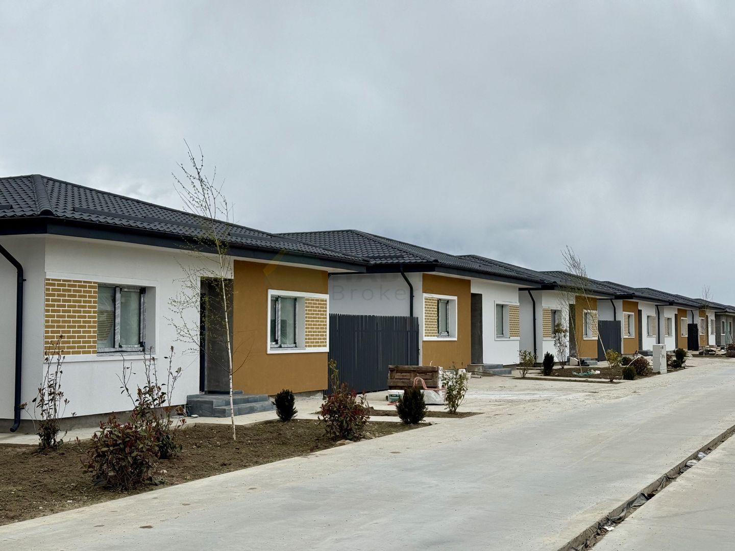 Casa 4 camere pe parter-Tunari | Teren 400 mp - Poză 8