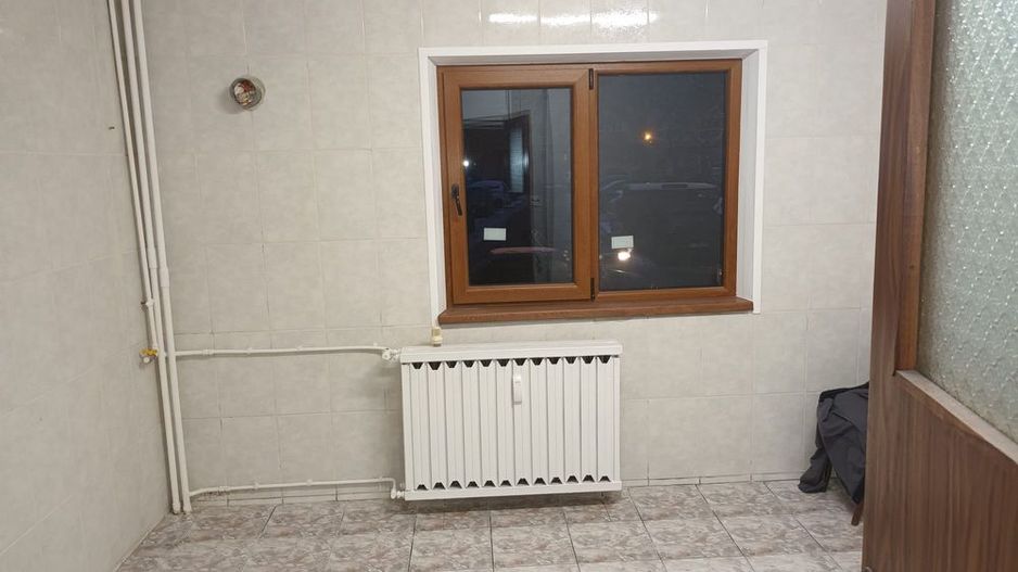 APARTAMENT SPATIOS METROU ZONA EROI REVOLUTIEI - Poză 3