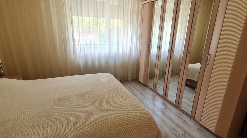 Casă cu teren generos pretabila pentru afacere - Poză 4