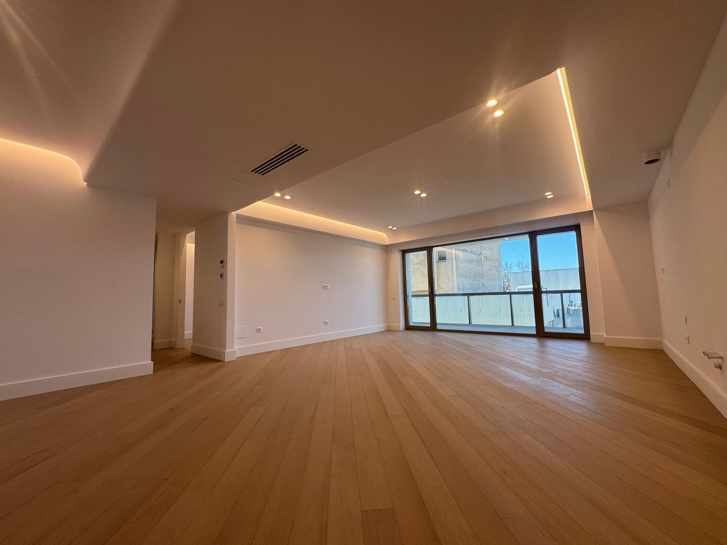 3 CAMERE || CORTINA 126 || EROUIANCU NICOLAE - Poză 1