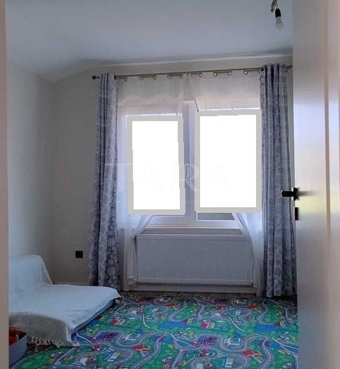 Apartament cu 4 camere in apropiere de aeroport - Poză 3