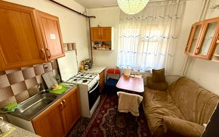 2 decomandate - etaj 3 - 53mp - teava de gaze - 1981 - Rovine - Iorga - Poză 4