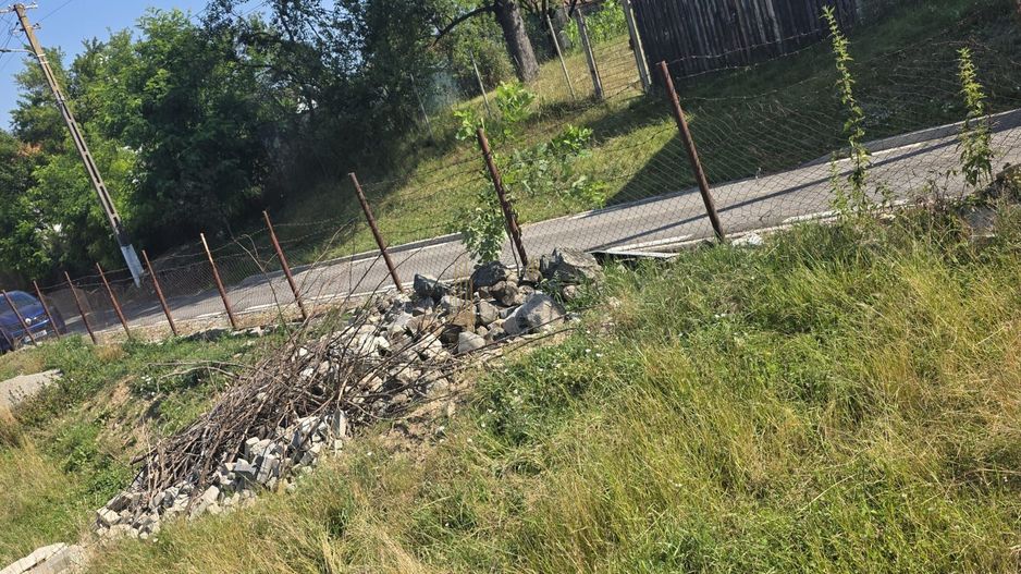 🏡 Teren de vânzare cu deschidere generoasă și acces la râu în Săcel - Poză 3