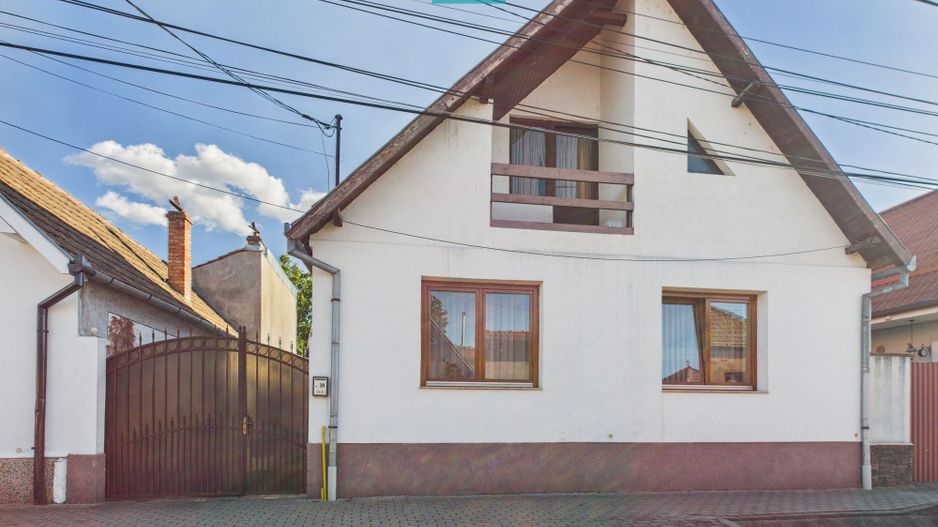 Casă cu 4 camere, curte și atelier mecanic - Sebeș - Poză 10