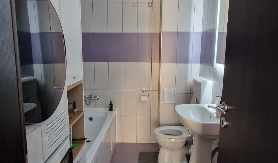 Apartament 3 camere , 2 băi 2 balcoane, Etaj 2, Cartier Turnisor - Poză 8