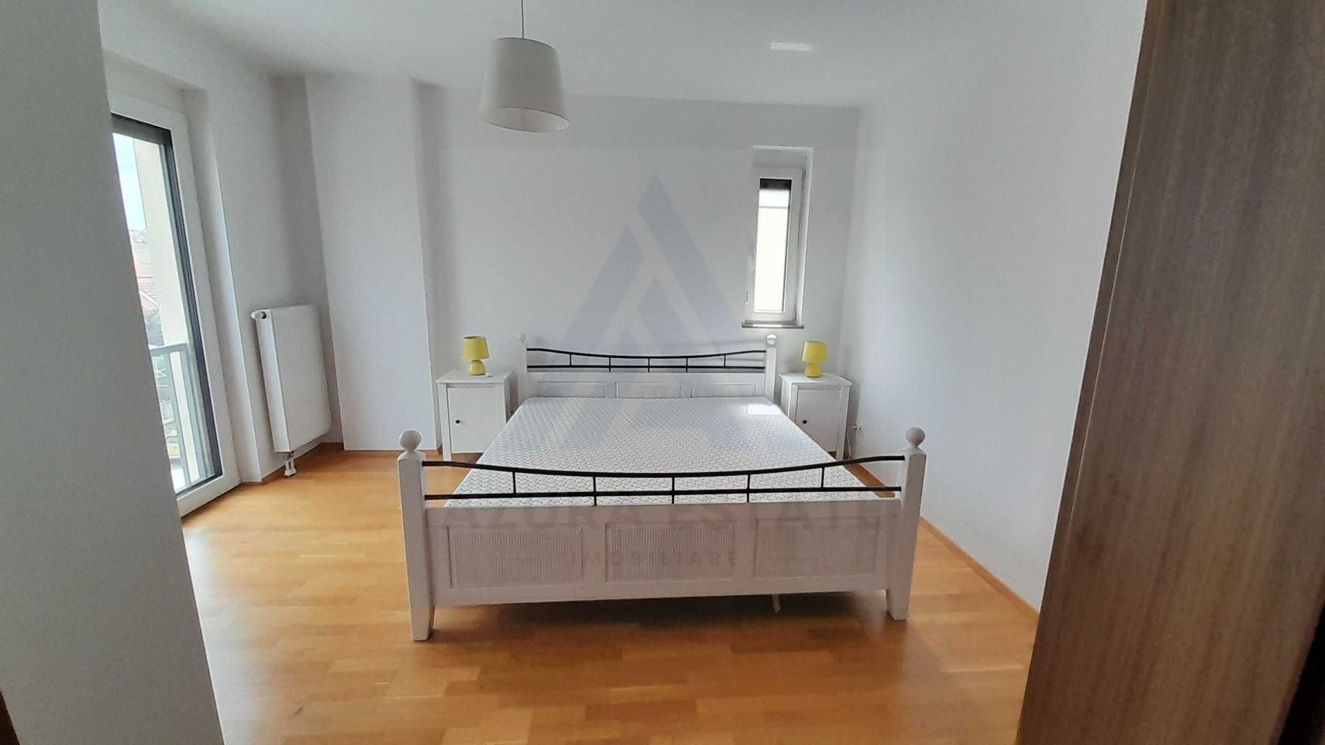 Apartament modern 3 camere 70 mp utili balcon 10 mp parcare in Strand - Poză 1