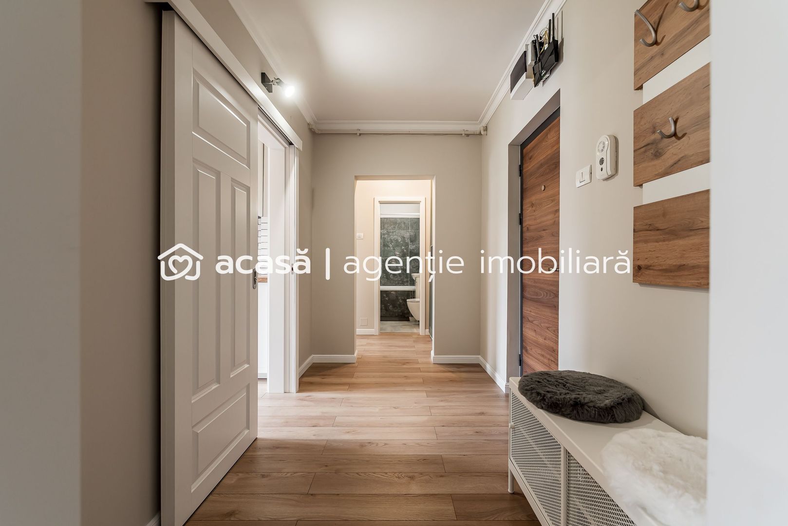 Apartament ultrafinisat la cheie cu 2 camere decomandat Piata Mica - Poză 2