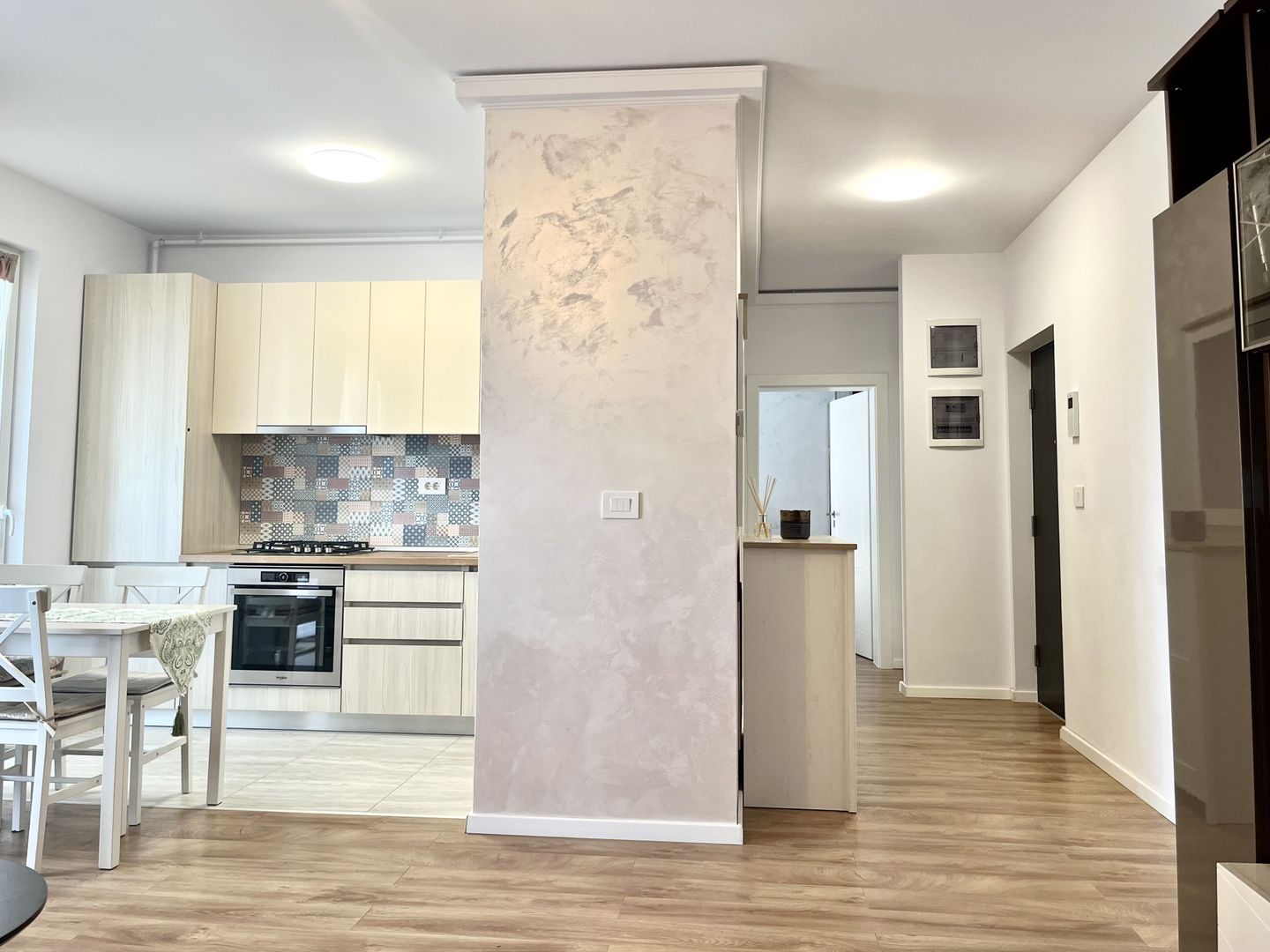 Apartament 2 camere, elegant amenajat, loc subteran, in zona Aradului - Poză 4