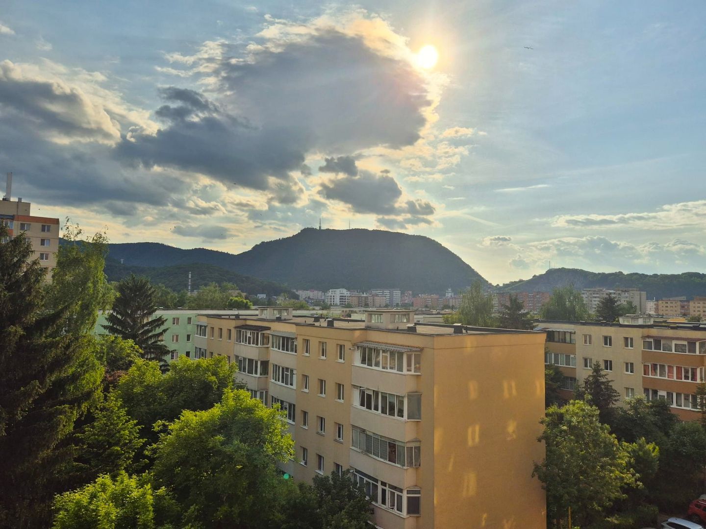 Calea Bucuresti, 2 camere cu priveliste, liber la vânzare - Poză 1
