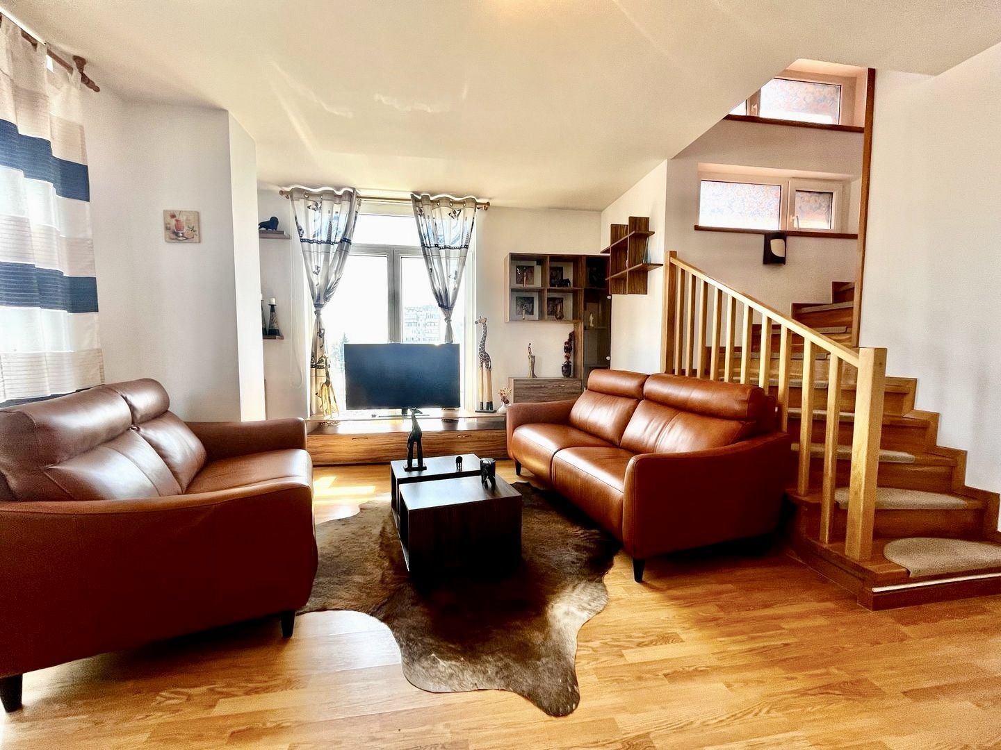 Apartament 3 camere, elegant, pe 2 niveluri,  cu garaj,  zona Aradului - Poză 3