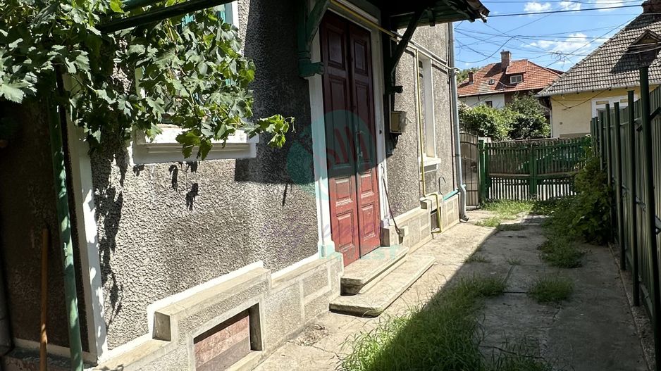 Curte generoasa si casa spatioasa in ZONA VATRA LUMINOASA - Poză 2