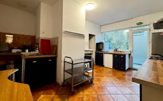 Casa spațioasă, cu spațiu comercial, locuri de parcare - Aradului Vest - Poză 11