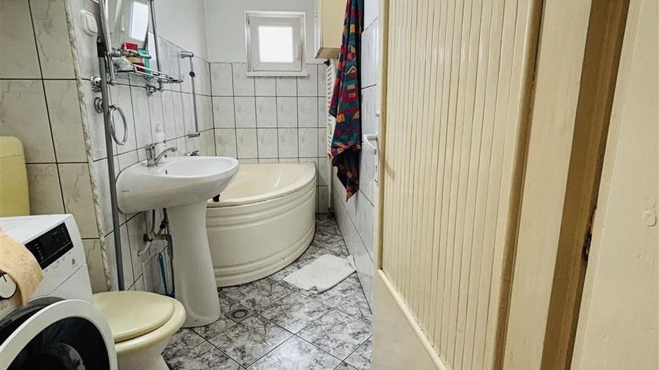 APARTAMENT CU 2 CAMERE SEMIDECOMANDAT ZONA ROGERIUS - Poză 7