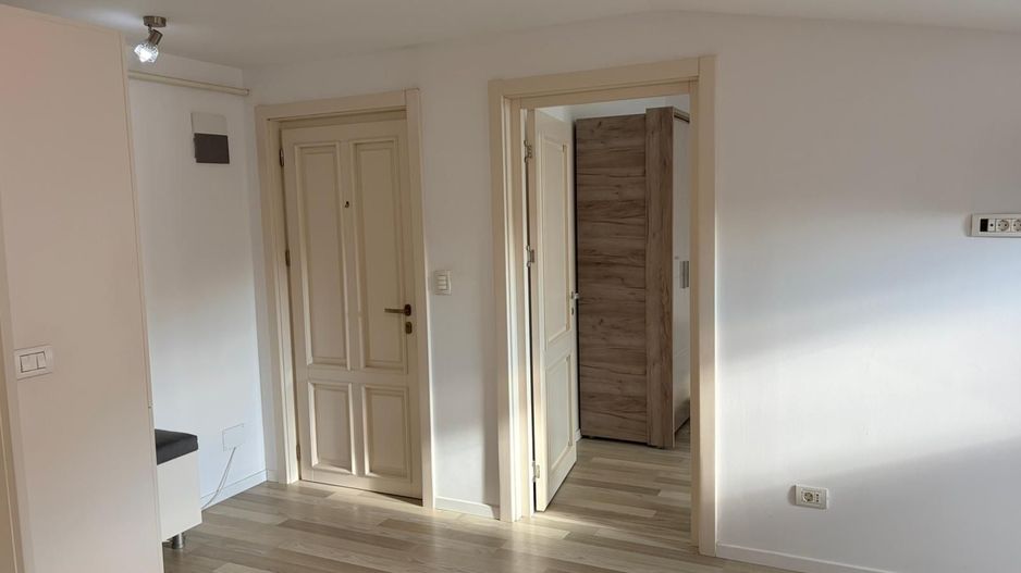 Apartament 70.55 mp, complet mobilat, ultimul nivel + balcon 7.87mp - Poză 4