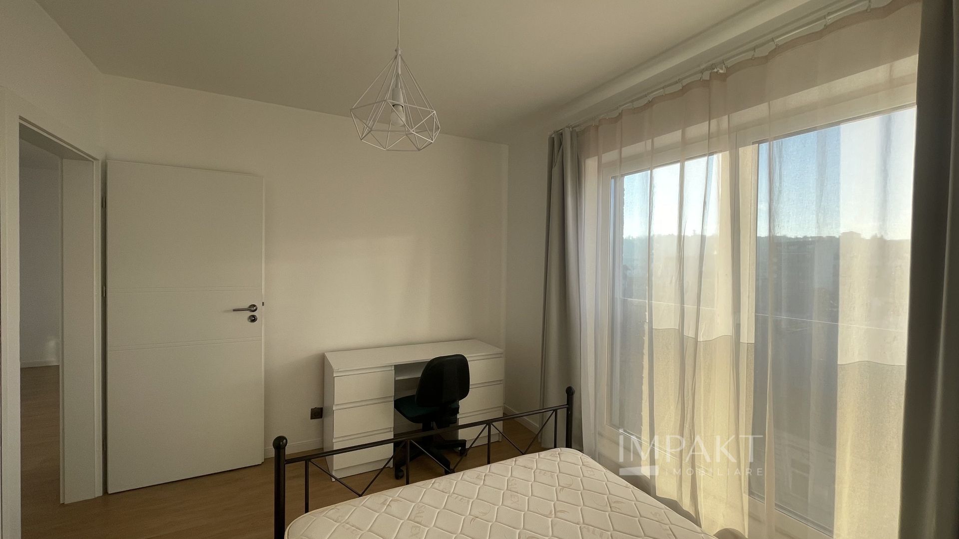 Apartament spatios cu 3 camere in zona Pietei Mihai Viteazul - Poză 9